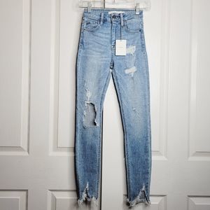 NWT HIDDEN Distressed High Rise Skinny Jeans 24